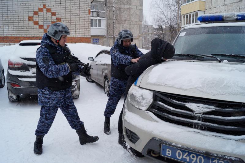 В Йошкар-Оле сотрудники Росгвардии задержали мужчину, подозреваемого в грабеже