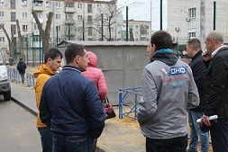 В Волгограде после замечаний активистов ОНФ устранят недостатки благоустройства двора по улице Коммунальной