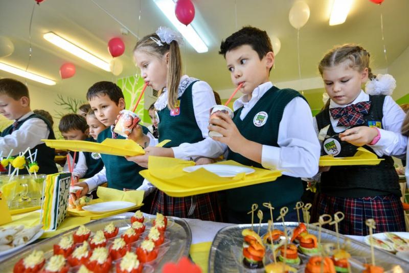 От школьника до пенсионера: пять миллионов москвичей уже используют социальные карты