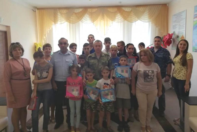 Донские росгвардейцы поздравили воспитанников подшефного детского дома с Днем знаний