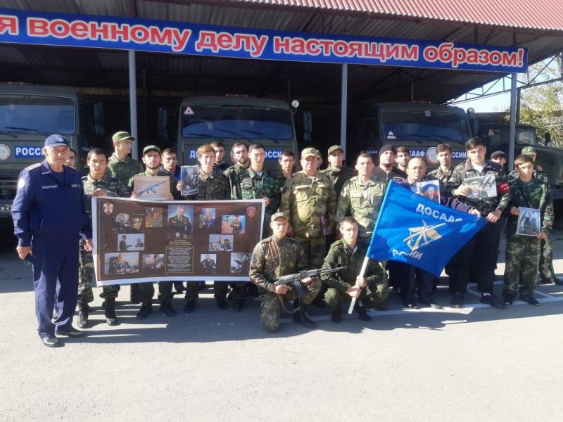 В ДАГЕСТАНЕ РОСГВАРДЕЙЦЫ ПРОВЕЛИ МЕРОПРИЯТИЕ ДЛЯ ШКОЛЬНИКОВ, ПРИУРОЧЕННОЕ К 100-ЛЕТИЮ СО ДНЯ РОЖДЕНИЯ МИХАИЛА КАЛАШНИКОВА