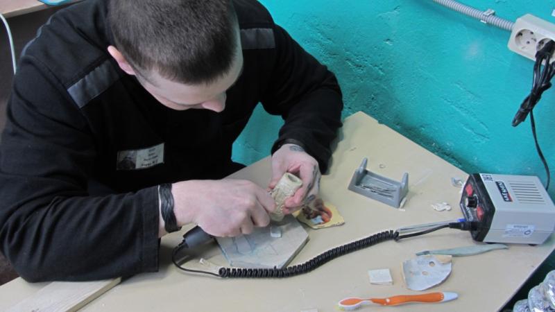В ИК-12 появились осужденные-специалисты по резьбе по кости