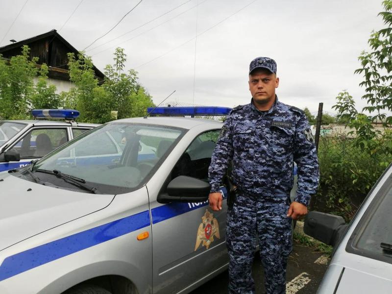 На Среднем Урале росгвардеец спас утопающего мужчину