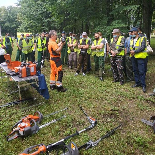 Husqvarna совместно с Московской школой по уходу за деревьями «Здоровый лес» провела практический семинар по технологиям ухода за городскими насаждениями