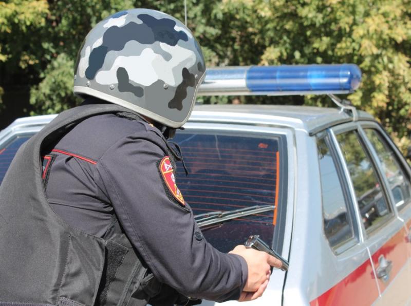 В Оренбурге росгвардейцы задержали гражданина, угрожавшего продавцу цветов ножом