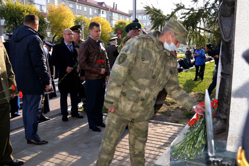 Руководство Росгвардии в Кургане приняло участие в открытии памятника пограничникам