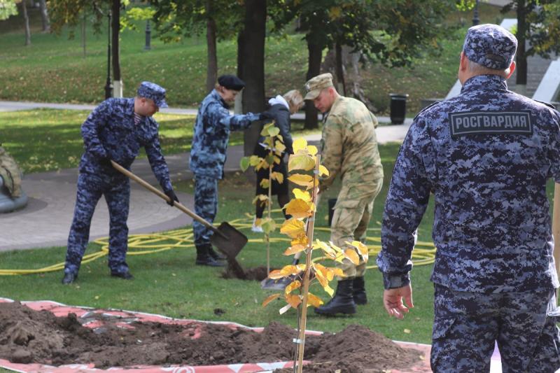 Самарские Росгвардейцы высадили деревья в рамках Всероссийской акции «Лес Победы»