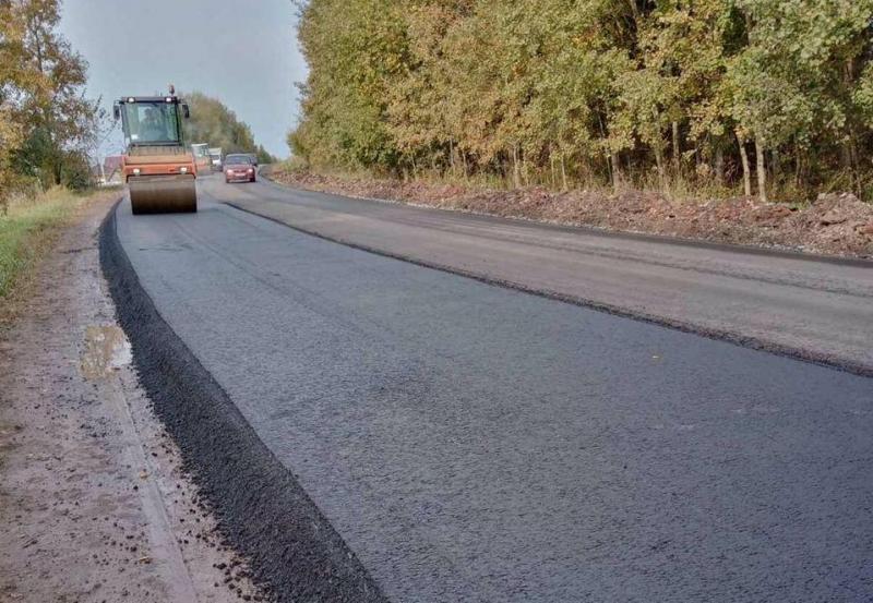 В Кировской области в рамках дорожного нацпроекта завершены работы по укладке асфальта