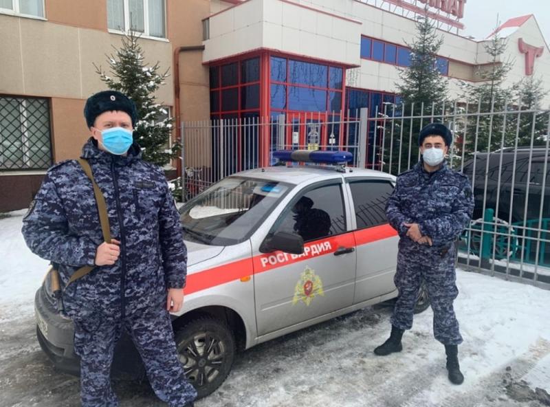 В Югре сотрудники Росгвардии пресекли два грабежа и задержали нетрезвого водителя