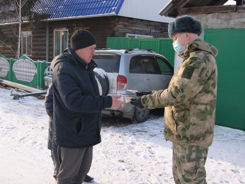 Акцию в память о поэте-фронтовике Георгии Суворове провели военнослужащие Росгвардии в Абакане