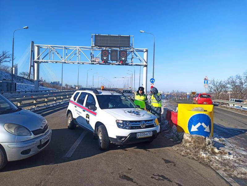 В Приморье предупредили две противоправные попытки пересечения моста на остров Русский