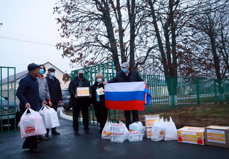 Участники акции #МыВместе в Кабардино-Балкарии передали средства дезинфекции и продукты в Дом пожилого человека Майского района