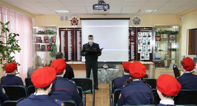 В Саранске росгвардеец провел урок Конституции для учащихся 7-8 классов  школы №32