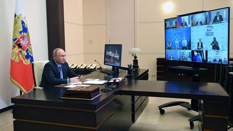Страхование учителей и немедицинских работников, повышение доступности лекарств и беззаявительный порядок предоставления льгот на ЖКУ – Владимир Путин поддержал предложения «Единой России»