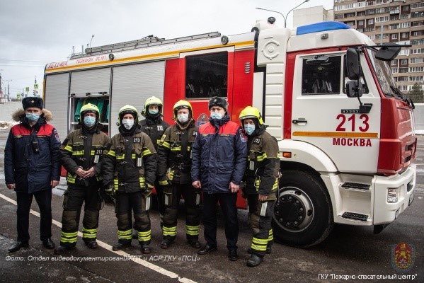 Пожарные ПСО № 213 потушили условный пожар 
в торговом центре «Зельгросс»