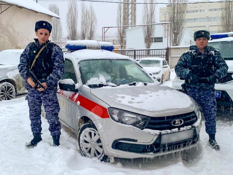 В Ставрополе росгвардейцы задержали подозреваемых в краже  из мебельного цеха