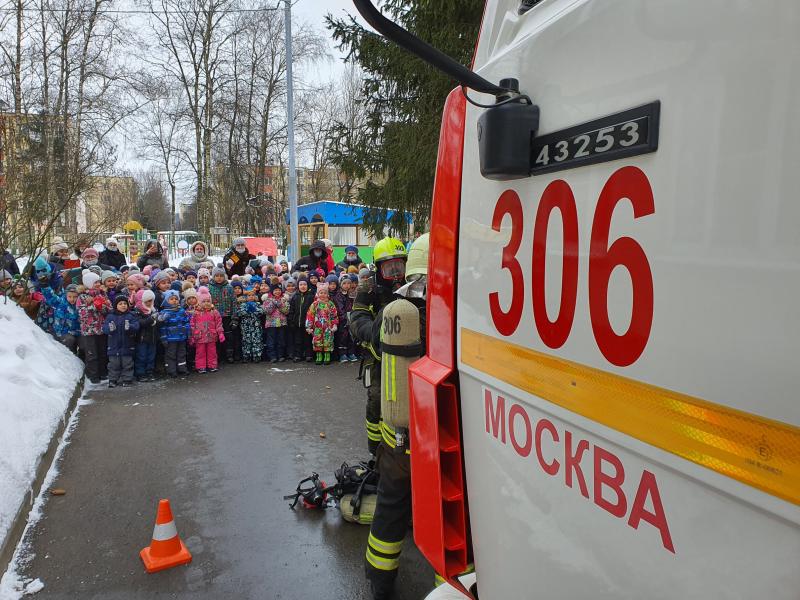 Пожарно-тактические занятия успешно прошли в детском саду поселения Киевский