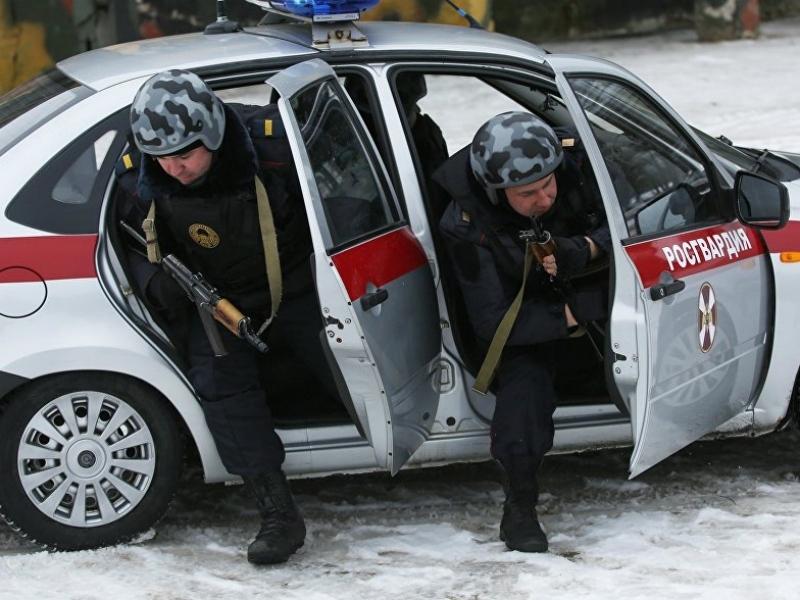 В Мурманске росгвардейцы задержали на заправке агрессивного мужчину