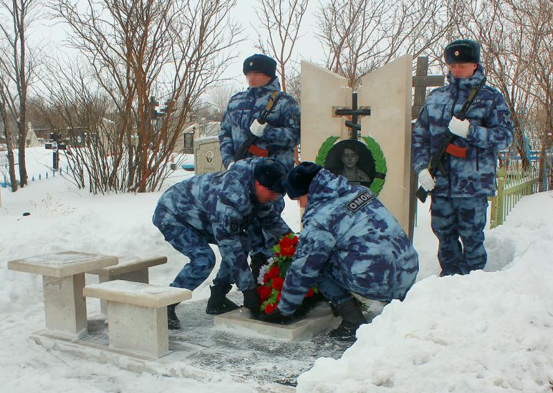 Оренбуржцы вспоминают Героя России Дмитрия Новоселова