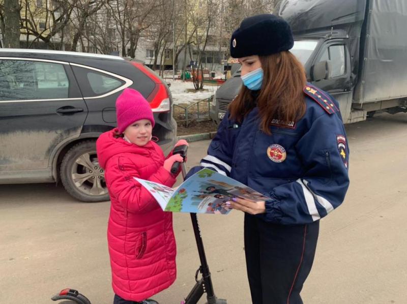 Жители ЮВАО принимают участие в акции ГИБДД «Безопасность во дворе»