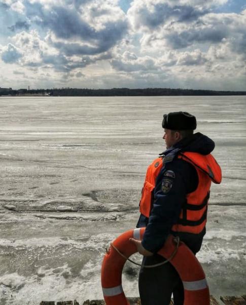 Толщина льда на водоемах Подмосковья уменьшилась на полтора сантиметра за сутки