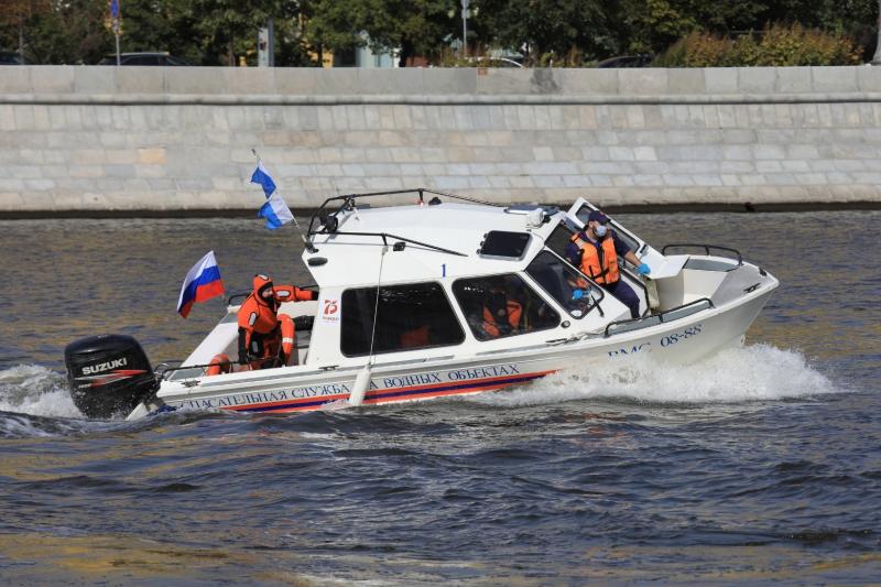 Спасатели МГПСС достали из воды 2-х человек