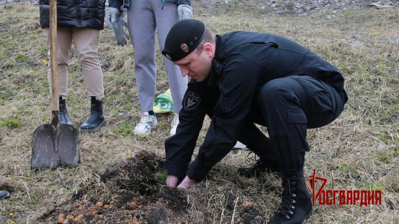 На Южном Урале ветераны СОБР провели акцию «Аллея Славы»