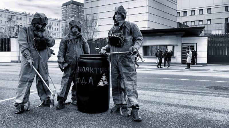 «Зелёная Альтернатива» провела акцию у посольства Японии против слива радиоактивной воды с Фукусимы