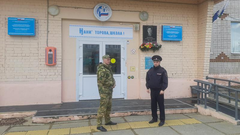 В Нарьян-Маре Росгвардия и полиция обеспечили безопасность последних школьных звонков