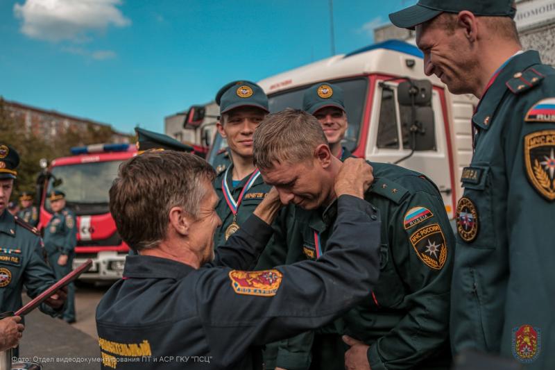 Лучшие в соревнованиях по спасению людей