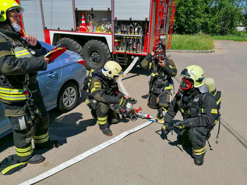 В ТиНАО прошли пожарно-тактические занятия для газодымозащитников