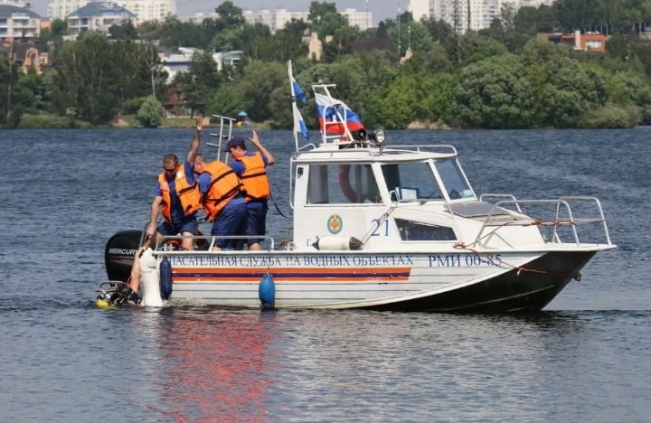 Спасли тонувшего мужчину в Москве