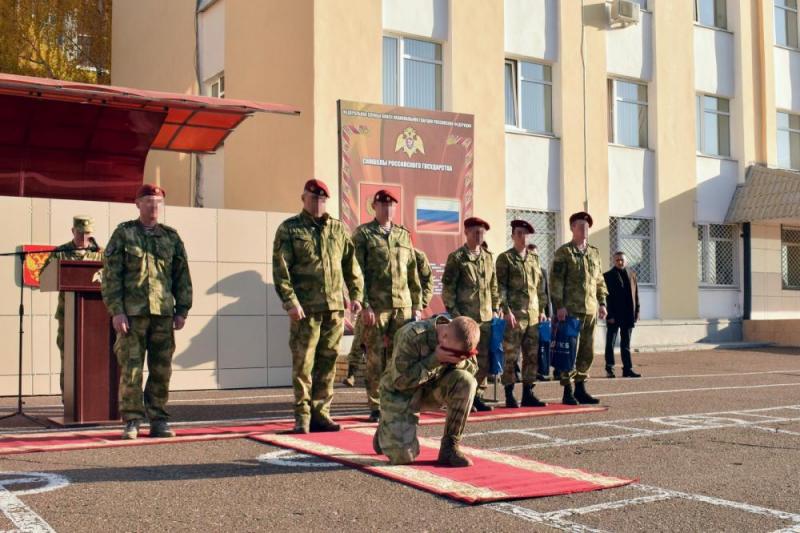 Два башкирских спецназовца Росгвардии стали обладателями краповых беретов