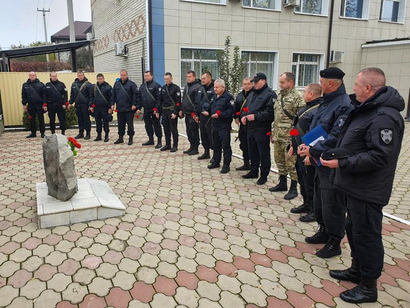 В Минеральных Водах бойцы ОМОН на транспорте почтили память сослуживца, погибшего при исполнении служебного долга