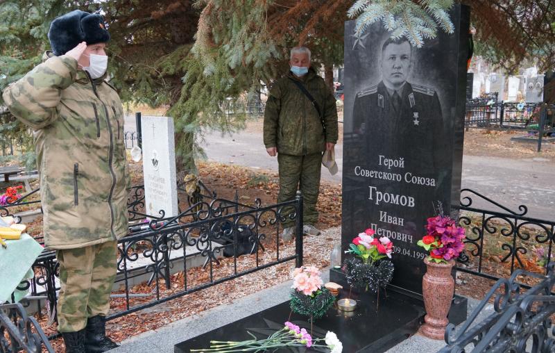 Ульяновские росгвардейцы почтили память Героя Советского Союза Ивана Громова