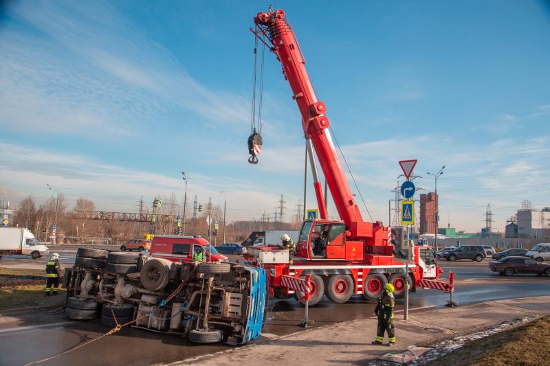 Московские спасатели и пожарные готовы к ликвидации ДТП любой сложности