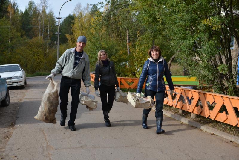 Работники Коршуновского ГОКа
помогли убрать город