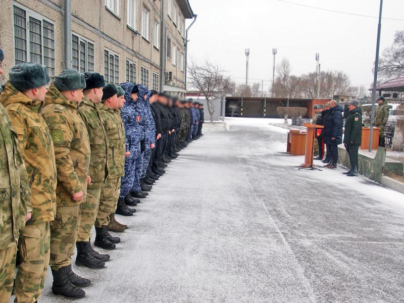 Ко дню Росгвардии в Хакасии прошло построение личного состава