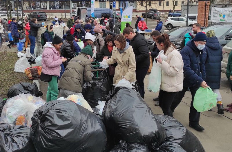 Волонтеры Реутова собрали полтонны макулатуры и стекла