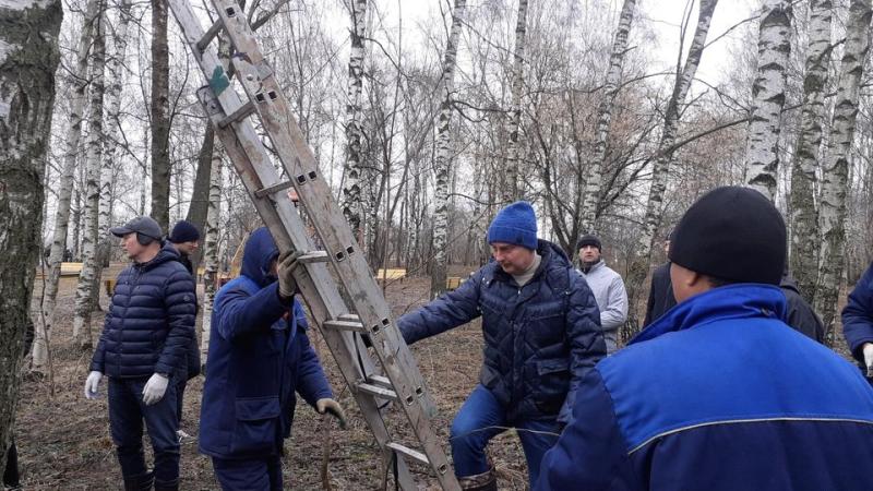 В мастер-классе по скворечникам приняли участие Антон Кульбачевский и Алексей Пашков