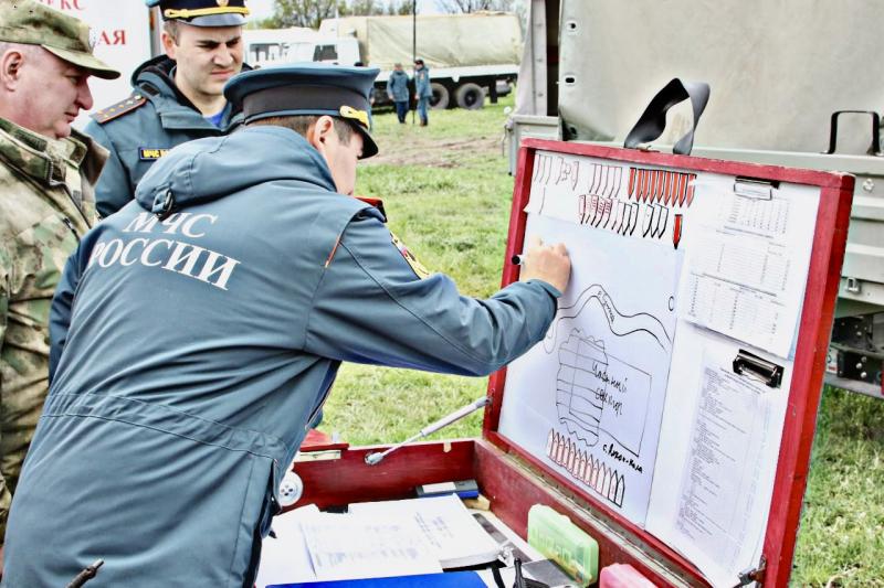 В ГРОЗНОМ РОСГВАРДЕЙЦЫ ПРИНЯЛИ УЧАСТИЕ В КОМАНДНО-ШТАБНЫХ УЧЕНИЯХ МЧС.