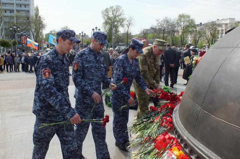 В РОСТОВЕ-НА-ДОНУ РОСГВАРДЕЙЦЫ ПОЧТИЛИ ПАМЯТЬ ЛИКВИДАТОРОВ И ЖЕРТВ АВАРИИ НА ЧЕРНОБЫЛЬСКОЙ АЭС