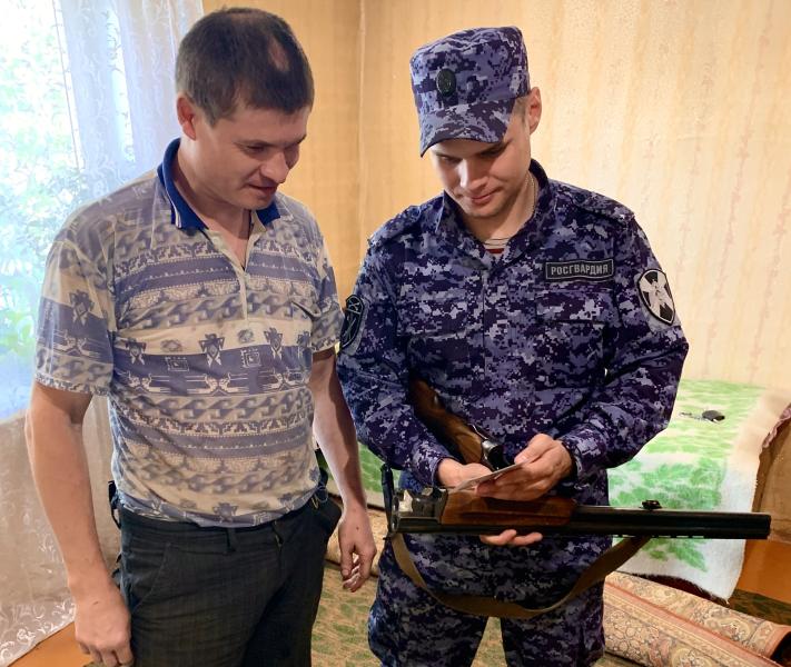 Свыше 200 владельцев оружия проверили в минувшие выходные инспекторы Росгвардии в Иркутском районе