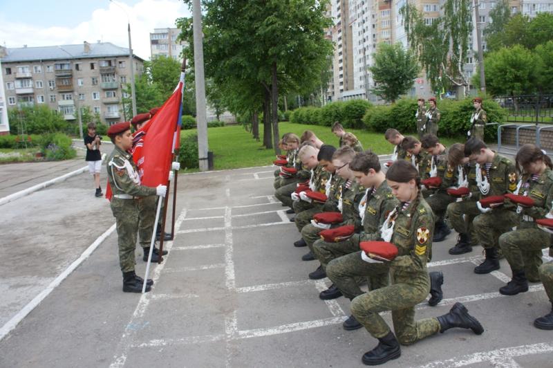 В Кирове кадеты Росгвардии простились со Знаменем