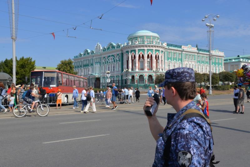 В Екатеринбурге Росгвардия обеспечила правопорядок на праздновании Дня города