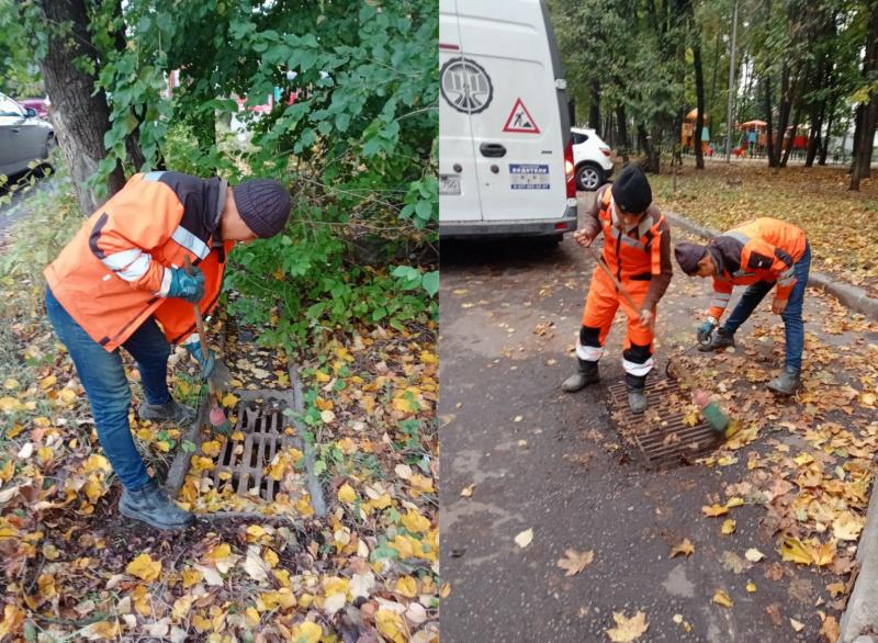 В Королёве очищают от загрязнений дождеприёмные решетки