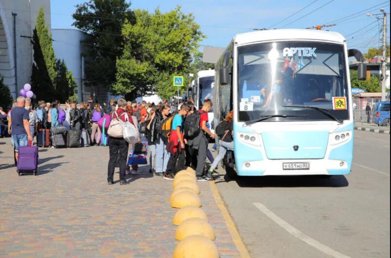 «Тайны золотой параллели»: в «Артеке» стартовала новая смена