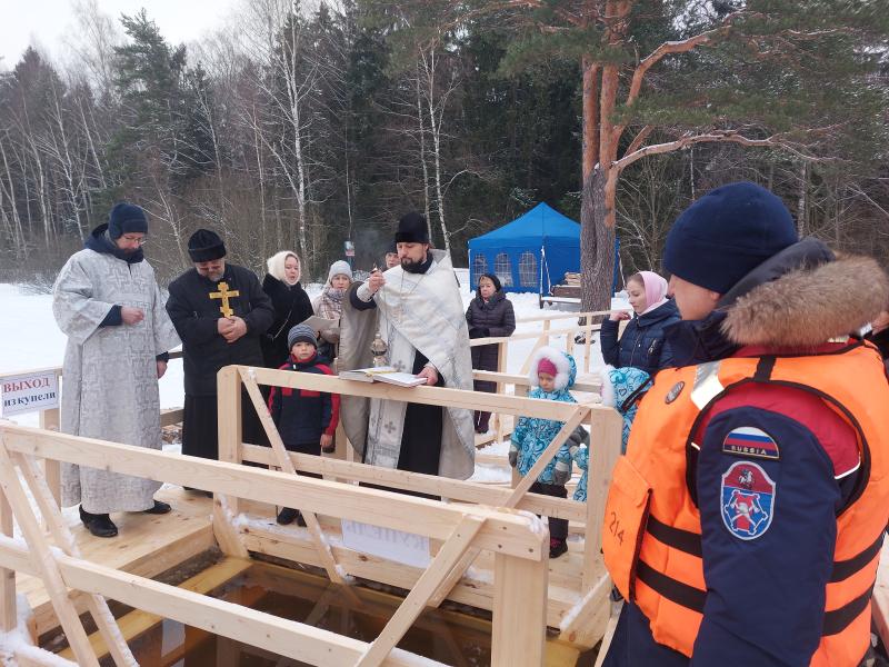 В Зеленограде прошли крещенские купания