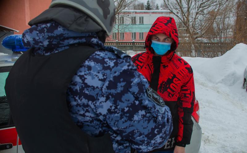 В Пензе росгвардейцы задержали гражданина, подозреваемого в краже из супермаркета