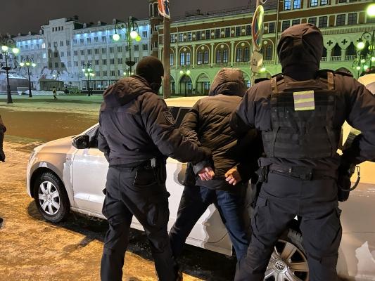 В Йошкар-Оле при поддержке СОБР «Берсерк» задержан подозреваемый в получении взятки в крупном размере